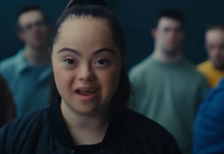 פרסומת ששודרה לרגל יום המודעות העולמי לתסמונת דאון. מדיסון טבלין: "הניחו שאני יכולה" (צילום: Coor Down)