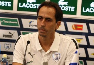 יוסי בניון המנהל המקצועי של נבחרת ישראל (צילום: שלומי גבאי)