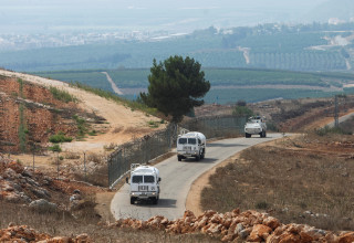 רכבי האו"ם ליד הגבול עם לבנון וישראל (צילום:  REUTERS/Aziz Taher)