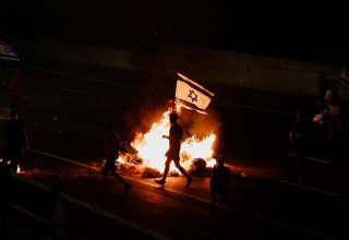 מחאה נגד הממשלה (צילום:  REUTERS/Corinna Kern)