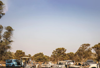 מכוניות שרופות במתחם הנובה ברעים 12 לאוקטובר (צילום: חיים גולדברג, פלאש 90)
