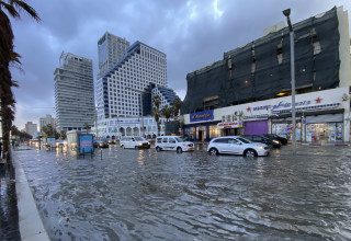 הצפה בתל אביב (צילום: אבשלום ששוני, פלאש 90)