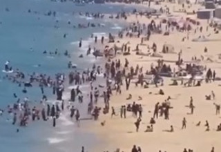 עזתים בחוף ים דיר אל בלח (צילום: שימוש לפי סעיף 27א')