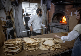 מאפיית מצות (צילום: חיים גולדברג פלאש 90)