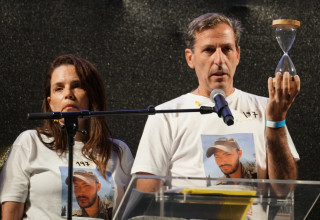 ובי וחגית חן - הוריו של החלל החייל איתי חן שנחטף לעזה (צילום: מטה המאבק)
