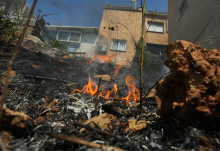 שריפה בקרית שמונה - מלחמת חרבות ברזל (צילום: אייל מרגולין, פלאש 90)