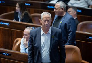 בני גנץ, גדי איזנקוט, חילי טרופר (צילום: יונתן זינדל, פלאש 90)