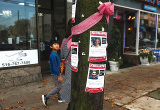 שלטי חטופים בניו יורק (צילום: רויטרס)