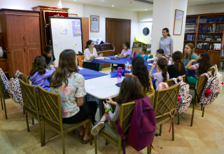 כיתת מפונים (צילום: מרק ישראל סלם)