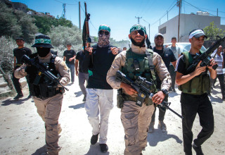 חמושים פלסטינים במחנה הפליטים נור א-שמס (צילום: נאסר אישתיה, פלאש 90)