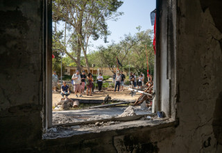 משלחת הקונגרס היהודי העולמי בעוטף עזה (צילום: שחר עזרן)