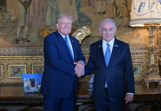 בנימין נתניהו ודונלד טראמפ במאר-א-לאגו (צילום: עמוס בן גרשום/לע״מ)