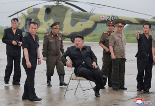 שיטפונות נרחבים בצפון קוריאה, קים ג'ונג און (צילום: KCNA via REUTERS)