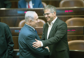 יואב קיש ובנימין נתניהו (צילום: יונתן זינדל, פלאש 90)