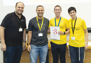 צוות הפיתוח (צילום:  מיכאל ארנבורג)