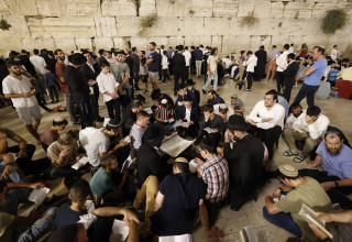 תשעה באב בכותל המערבי (צילום: מרק ישראל סלם)