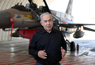 בנימין נתניהו בבסיס רמת דוד (צילום: חיים צח /לע"מ)