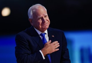 טים וולז בועידה הדמוקרטית בשיקגו (צילום: רויטרס)