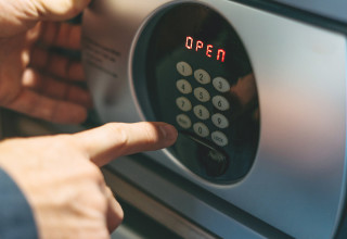 תכשיטים, נשק ושקט נפשי: טיפים לבחירת כספת ביתית (צילום: Shutterstock)