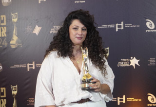 שי לי עטרי בטקס פרסי אופיר 2024 (צילום: ליאור חורש ודקל לזימי לב באדיבות האקדמיה לקולנוע ולטלוויזיה)