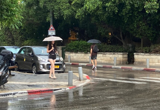 גשם במרכז (צילום: אבשלום ששוני)