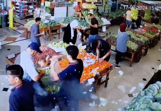מבצע הביפרים. זירת הפיצוץ בשוק הירקות המקומי בביירות (צילום: רויטרס)