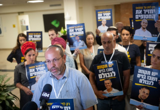 פורום תקווה משפחות מתנגדות לעסקה (צילום: יונתן זינדל פלאש 90)