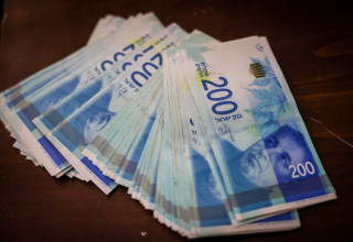 שטרות של 200 שקל (צילום: חיים גולדברג, פלאש 90)