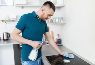 ניקיון הבית (צילום: אינג'אימג')