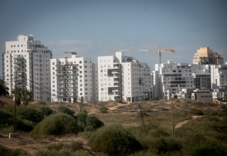 שכונה חדשה בבנייה בחולון, אוקטובר 2024 (צילום: מרים אלסטר, פלאש 90)