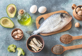 האם עדיפה אומגה 3 מדגים או ממקור צמחי? (צילום: אינגאימג')