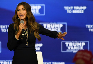 קריסטי נואם, מושלת דקוטה הדרומית שתסייע לאכיפת ההגירה בממשל טראמפ (צילום: רויטרס)