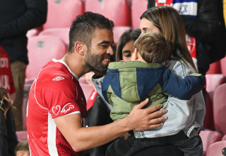 מיגל ויטור עם אשתו טניה והילד (צילום: ברני ארדוב)