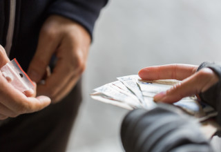 עסקת סמים, אילוסטרציה (צילום: אינגאימג')