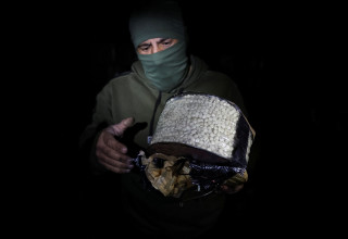 פשיטת המורדים הסורים על מפעל הקפטגון (צילום: רויטרס)