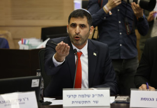 שלמה קרעי בדיון על חוקי התאגיד (צילום: מרק ישראל סלם)