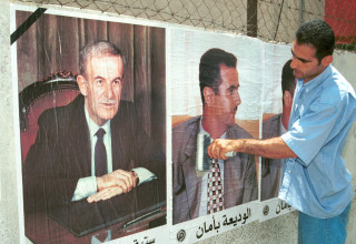 תמונות בשאר אל אסד ואביו חאפז אל אסד בביירות (צילום: רויטרס)