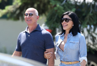 ג'ף בזוס ולורן סנצ'ז  (צילום: רויטרס)