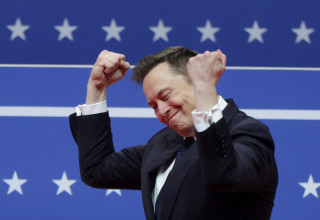 אילון מאסק נרגש בטקס ההשבעה (צילום: רויטרס)