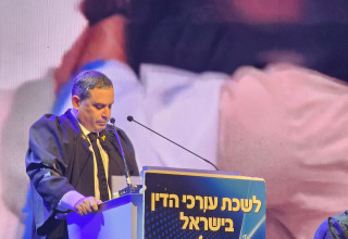 עמית בכר בטקס של לשכת עורכי הדין (צילום: אברהם בלוך)