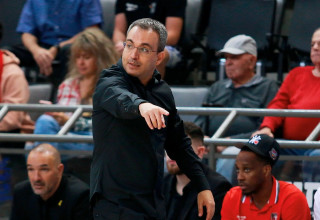 מאמן הפועל חיפה אלעד חסין (צילום: קובי אליהו)