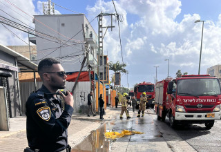 השריפה בדרום תל אביב (צילום: דוברות המשטרה)