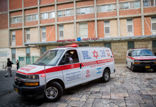 אמבולנס בבית החולים הדסה (צילום: יונתן זינדל פלאש 90)