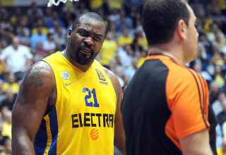 בלאט דרש שייגע בכדור בכל התקפה. אצל לאסו וטבארס זה עובד מעט אחרת. סופוקליס שחורצאניטיס (צילום: ברני ארדוב)