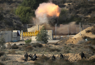 תרגיל של חמאס  (צילום: REUTERS/Ibraheem Abu Mustafa)
