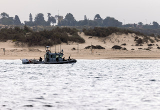 סיירת חיל הים מול חוף זיקים (צילום: REUTERS/Amir Cohen)