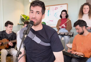 שגיא דקל חן עם הפרויקט של תמרי (צילום: צילום מסך יוטיוב)