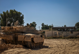 טנק מחוץ למוצב נחל עוז (צילום: חיים גולדברג/פלאש 90)
