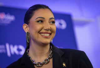 יובל רפאל במסיבת עיתונאים לקראת אירוויזיון 2025 (צילום: יונתן זינדל, פלאש 90)