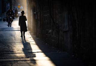 גבר חרדי בשכונת מאה שערים בירושלים (צילום: חיים גולדברג, פלאש 90)